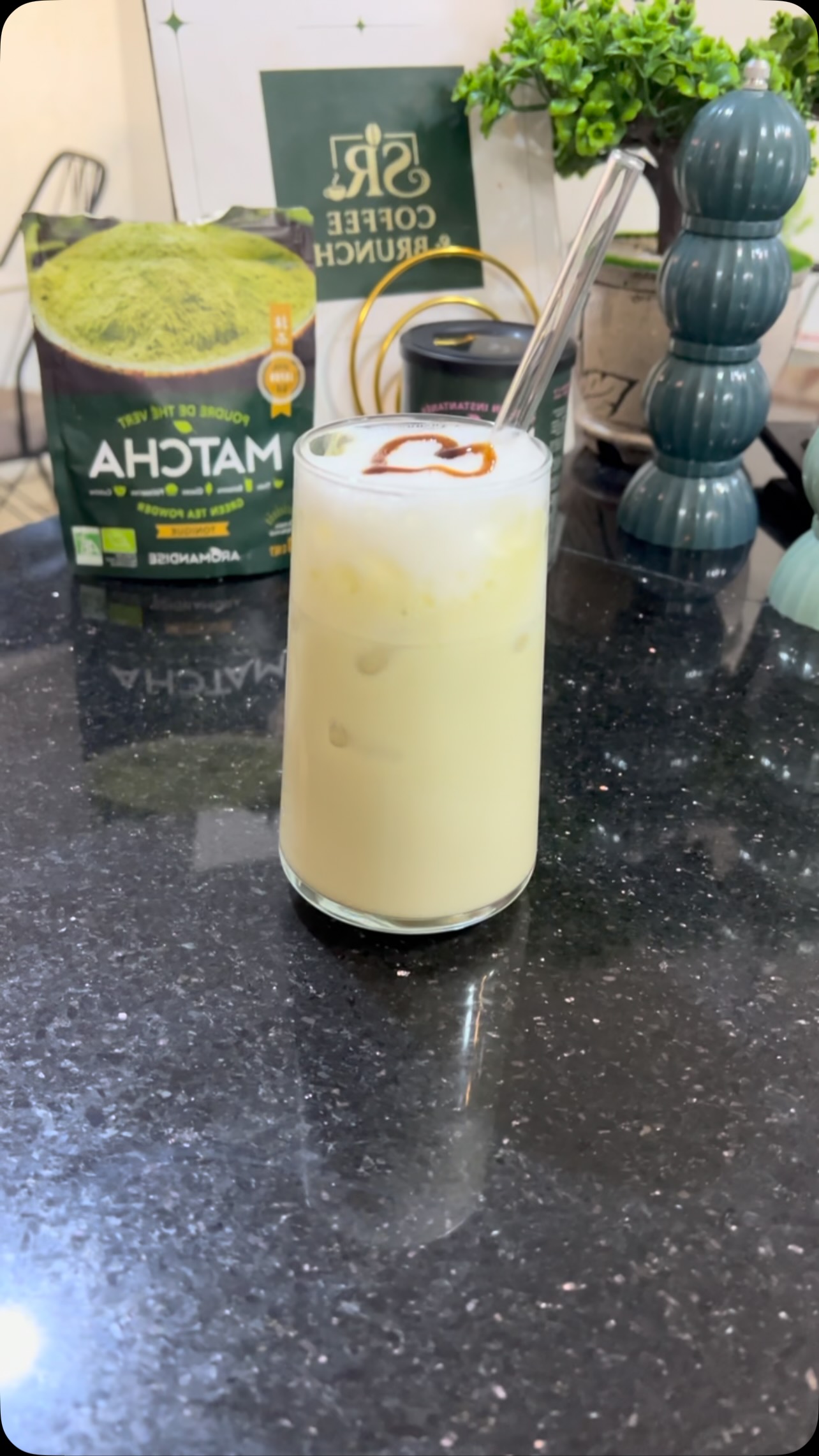 Café au lait préparé chez SR Coffee & Brunch